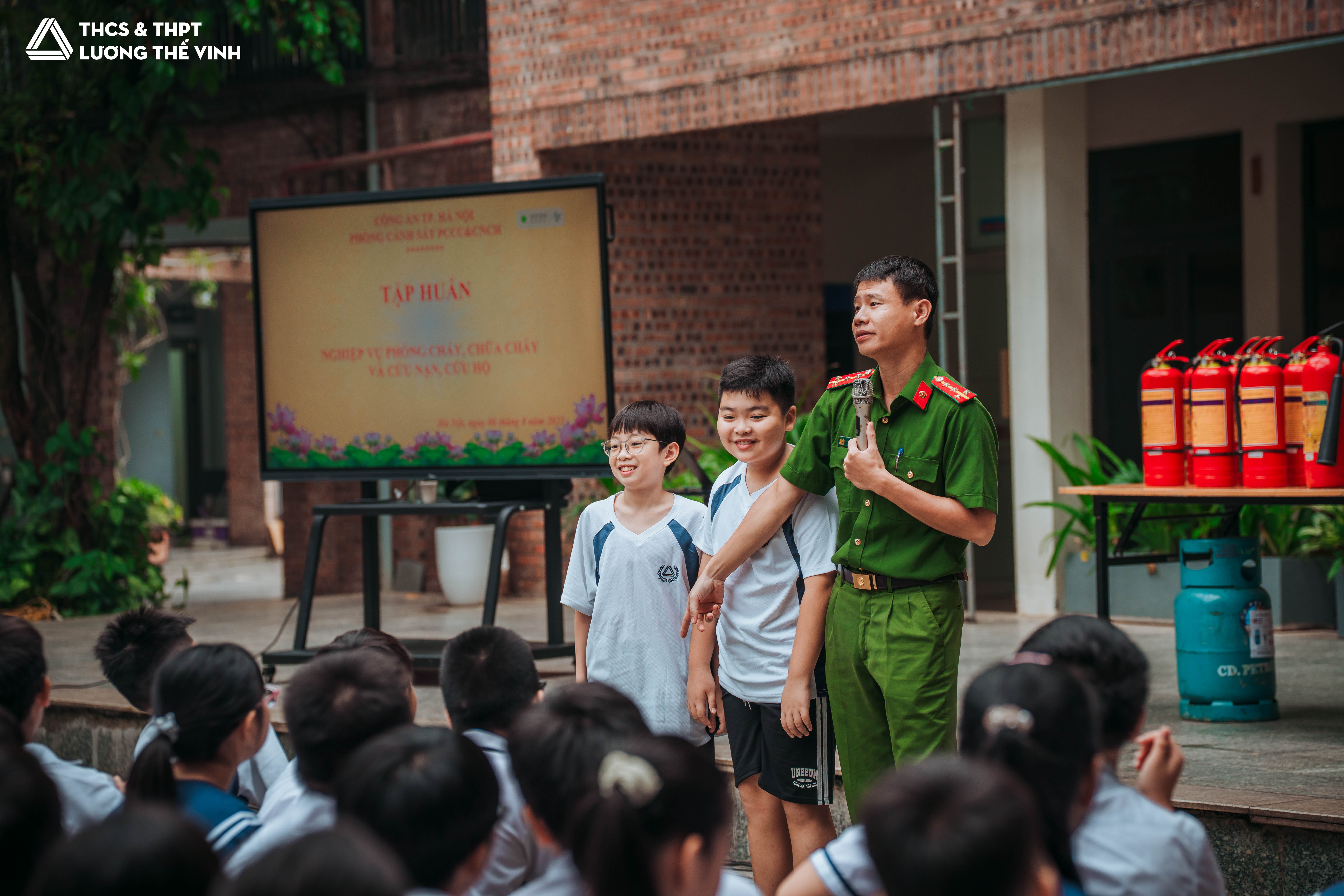 Tập huấn PCCC trường Lương Thế Vinh
